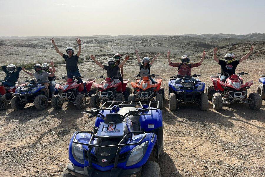 Quad bike e spettacolo dal vivo e cena nei viaggi nel deserto di Agafay