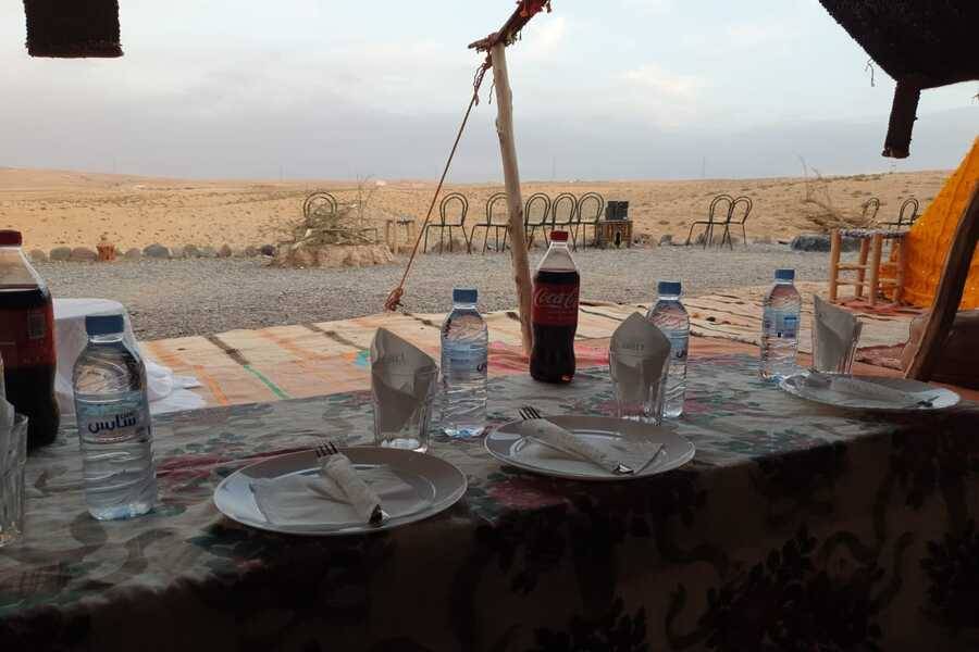 Passeggiata a dorso di cammello al tramonto nel deserto di Agafay e cena a Chouf L'Or a Marrakech