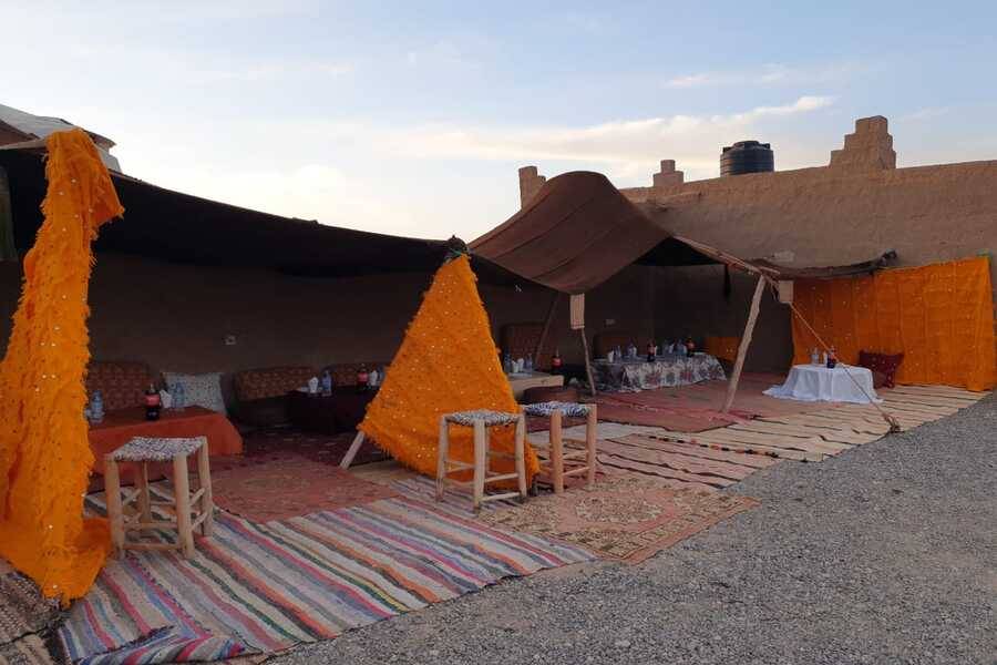 Passeggiata a dorso di cammello al tramonto nel deserto di Agafay e cena a Chouf L'Or a Marrakech