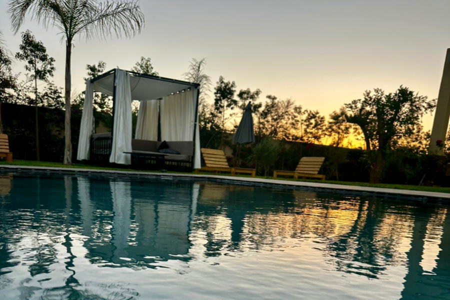 Pass giornaliero per Marrakech con piscina, pranzo e navetta inclusi - Relax