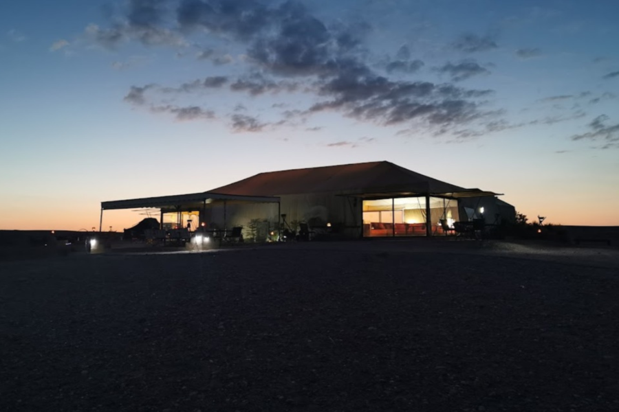 Cena al tramonto nel deserto di Agafay