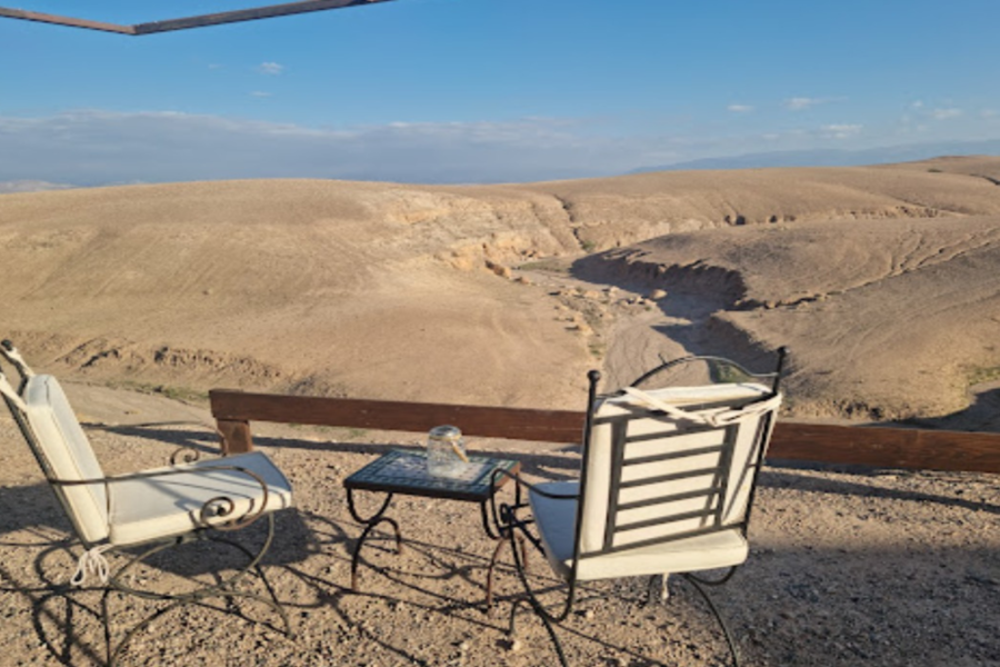 Cena al tramonto nel deserto di Agafay