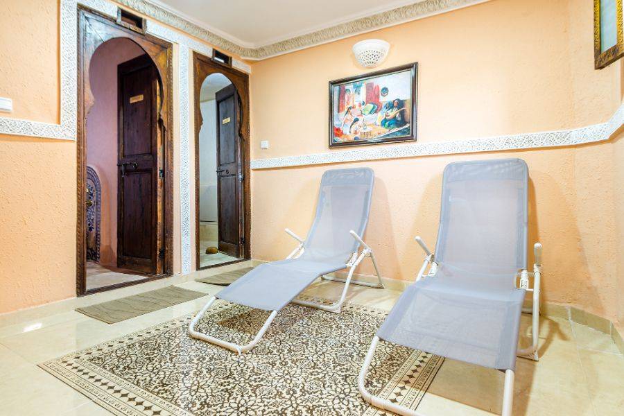 trattamento spa e un fantastico giro in cammello nell'oasi palmeraie