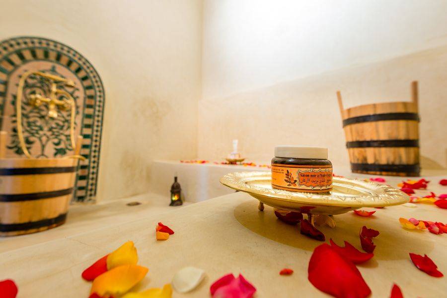 trattamento spa e un fantastico giro in cammello nell'oasi palmeraie