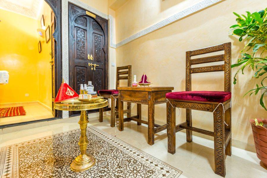 trattamento spa e un fantastico giro in cammello nell'oasi palmeraie