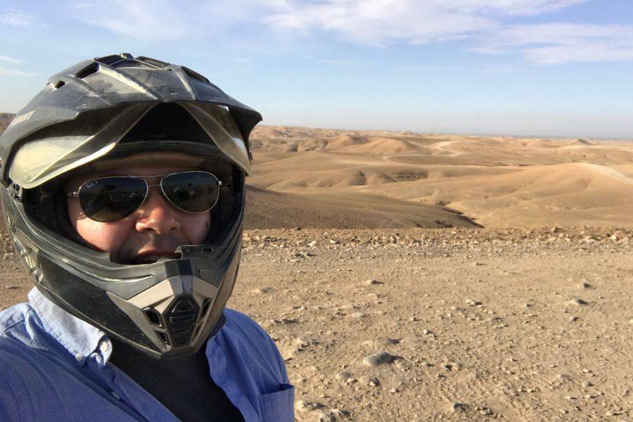 ATV nel deserto roccioso Agafay di Marrakech