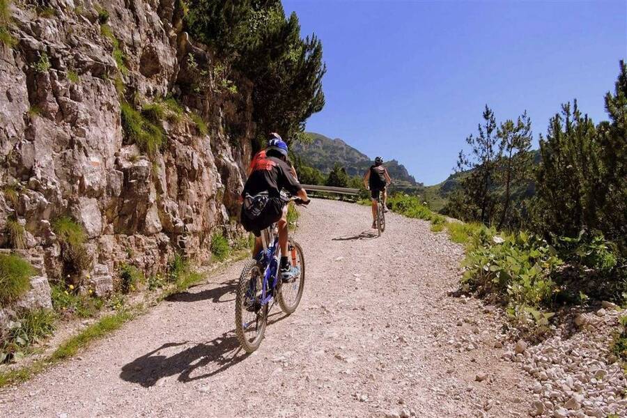 Tour in bicicletta alla montagna dell'Atlante e al villaggio berbero da Marrakech