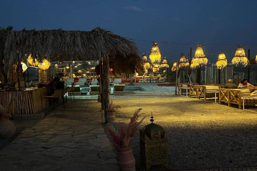 Cena al tramonto nel deserto di Agafay