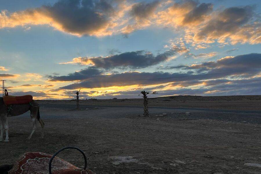 Cena al tramonto nel deserto di Agafay
