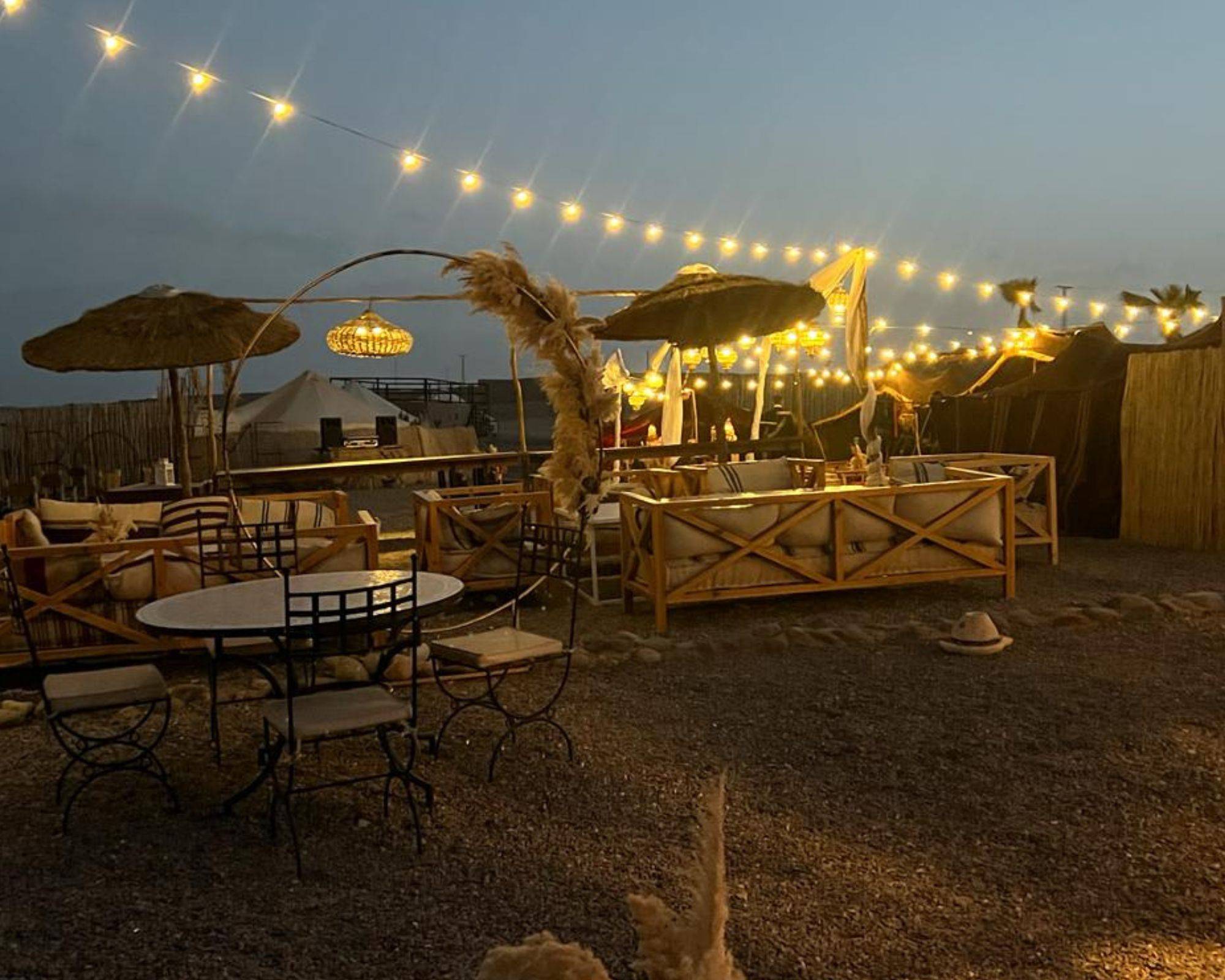 Cena al tramonto nel deserto di Agafay