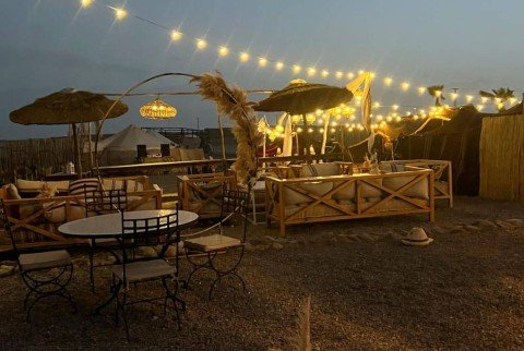 Cena al tramonto nel deserto di Agafay