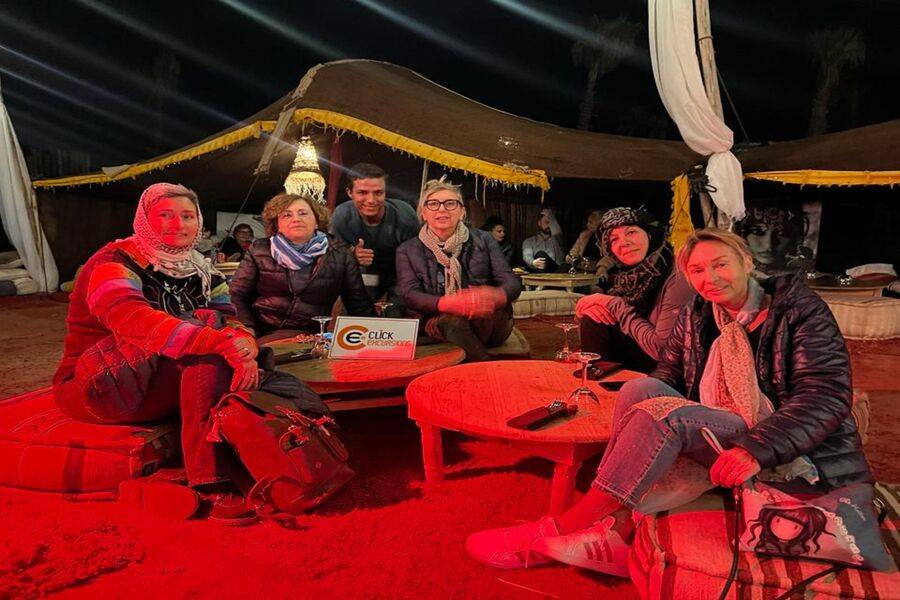 Cena al tramonto nel deserto di Agafay