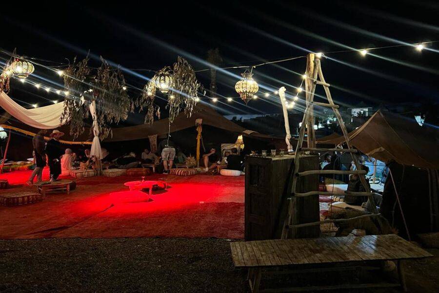 Cena al tramonto nel deserto di Agafay