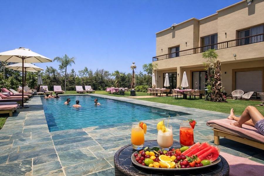 Marrakech: Volo in mongolfiera all'alba, giornata in piscina e pranzo