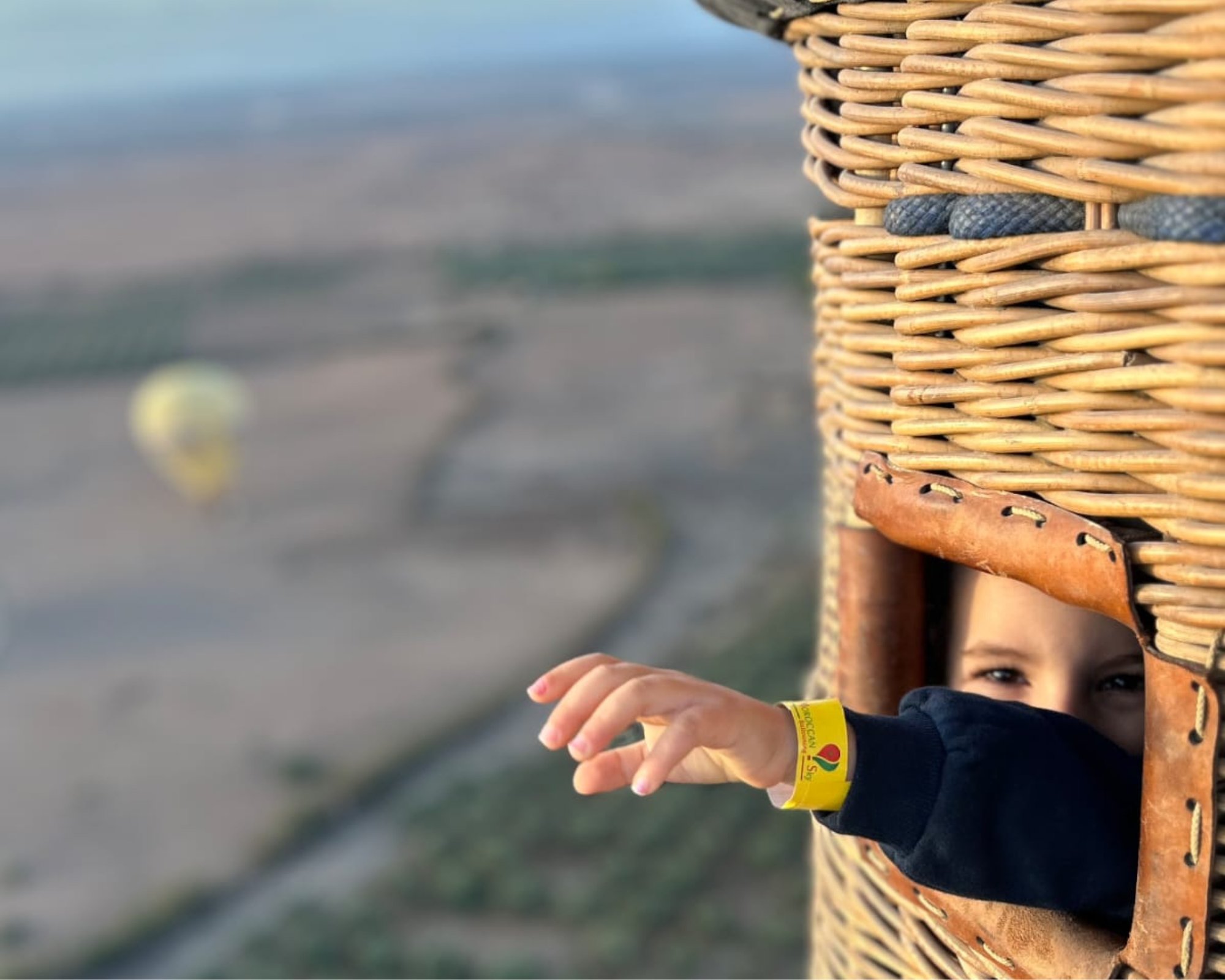 Marrakech: Volo in mongolfiera all'alba, giornata in piscina e pranzo