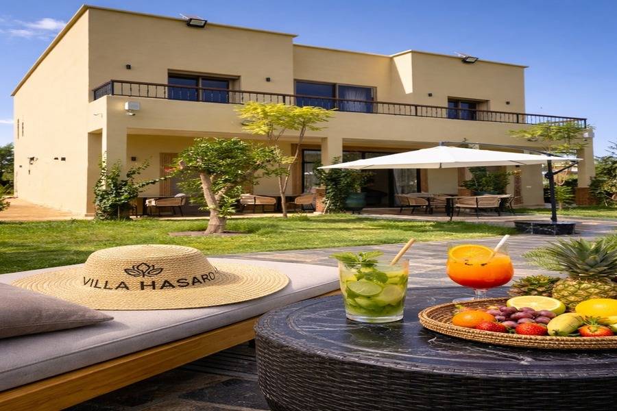 Marrakech: Volo in mongolfiera all'alba, giornata in piscina e pranzo