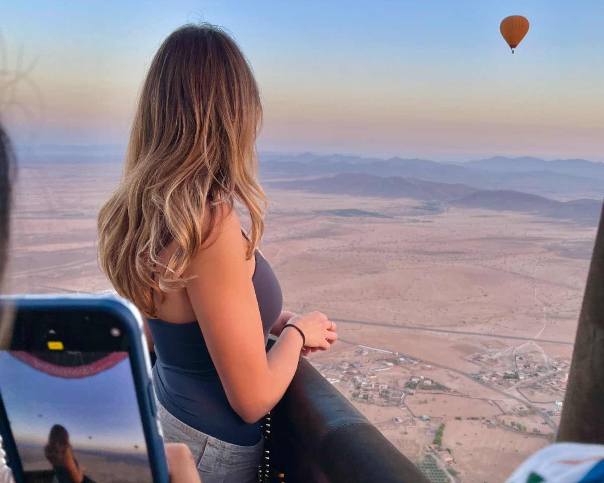 Marrakech: Volo in mongolfiera all'alba, giornata in piscina e pranzo